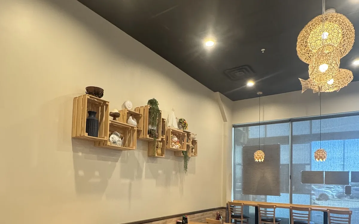 Yoshi Sushi Ramen dining room
